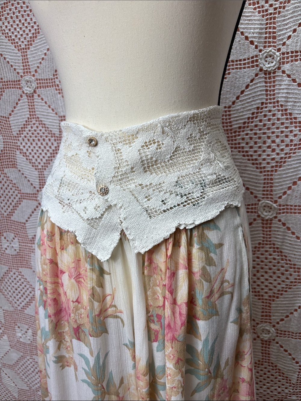 Vintage Doily Lace Belt | Adjustable Waist | Cottagecore Boho - Picture 4 of 10